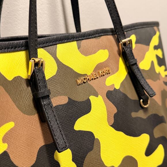 Michael Kors Jet Set Large Acid Lemon Camo Tote Bag Gold Hardware - Picture 11 of 13